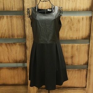 NWT OLIVE AND OAK LBD 💋💋💋